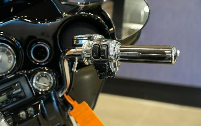 2011 Harley-Davidson Street Glide FLHXSE2 - CVO
