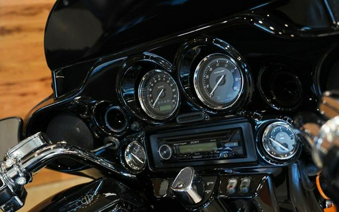 2011 Harley-Davidson Street Glide FLHXSE2 - CVO