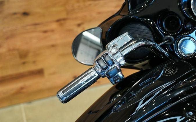 2011 Harley-Davidson Street Glide FLHXSE2 - CVO