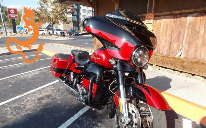 2017 Harley-Davidson® FLHXSE - CVO™ Street Glide®