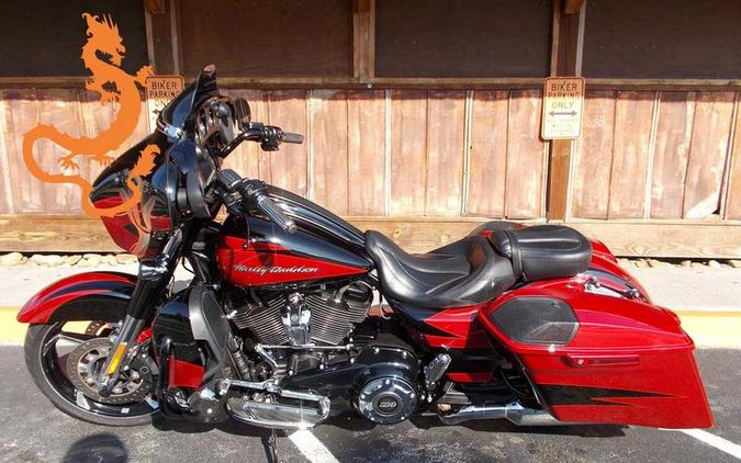 2017 Harley-Davidson® FLHXSE - CVO™ Street Glide®