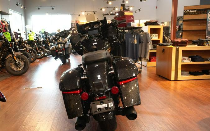 2026 Indian Motorcycle® Challenger® Dark Horse® 112 Black Crystal w/Black Metallic & Championship G