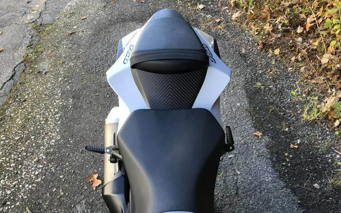 2022 Suzuki GSX-R750 Glass Matte Mechanical Gray / Pearl Brilliant White