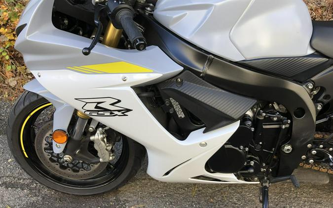 2022 Suzuki GSX-R750 Glass Matte Mechanical Gray / Pearl Brilliant White