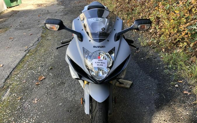 2022 Suzuki GSX-R750 Glass Matte Mechanical Gray / Pearl Brilliant White