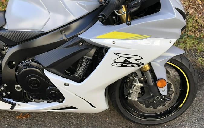 2022 Suzuki GSX-R750 Glass Matte Mechanical Gray / Pearl Brilliant White