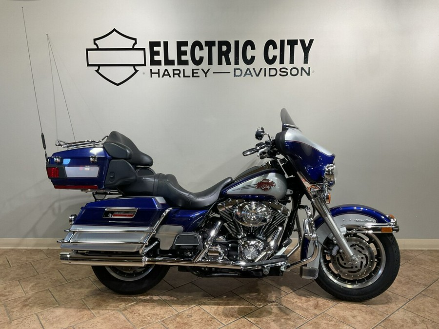 2017 Harley-Davidson® Ultra Limited Two-Tone Superior Blue/Billet Silver FLHTK