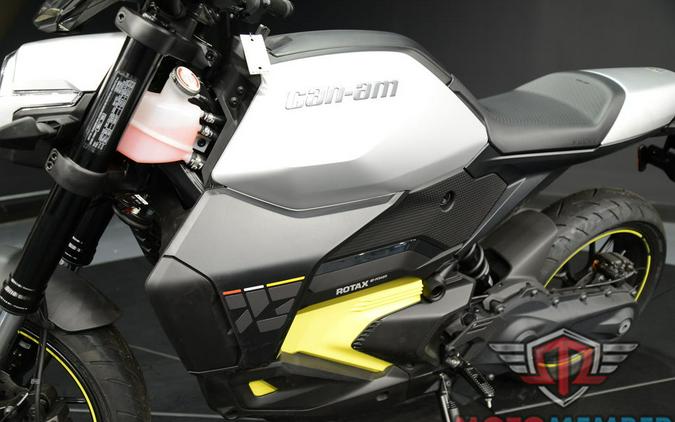 2025 Can-Am Pulse® 73