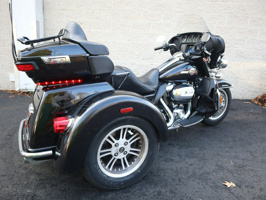 2022 Harley-Davidson Tri Glide Ultra FLHTCUTG