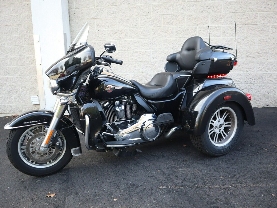 2022 Harley-Davidson Tri Glide Ultra FLHTCUTG
