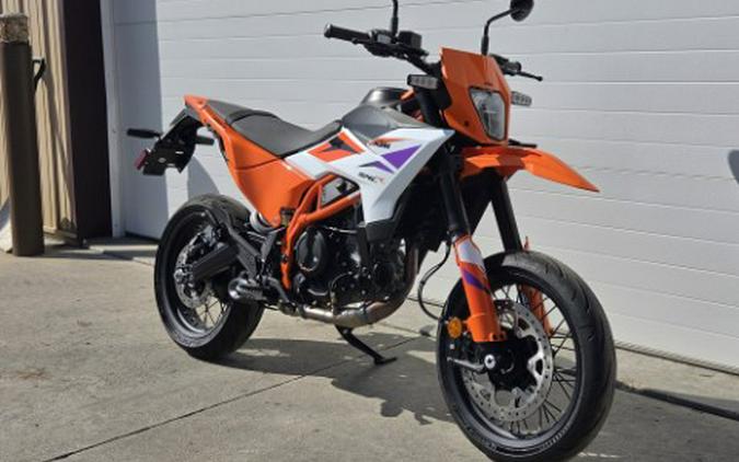 2026 KTM 390 SMC R