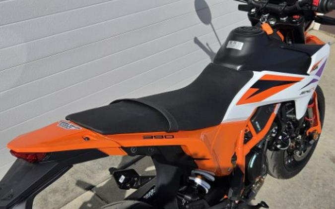 2026 KTM 390 SMC R