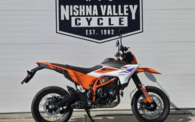 2026 KTM 390 SMC R