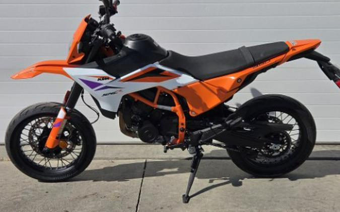 2026 KTM 390 SMC R