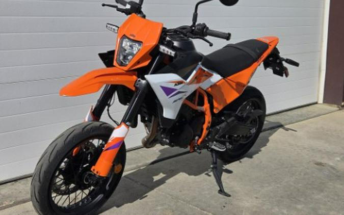 2026 KTM 390 SMC R