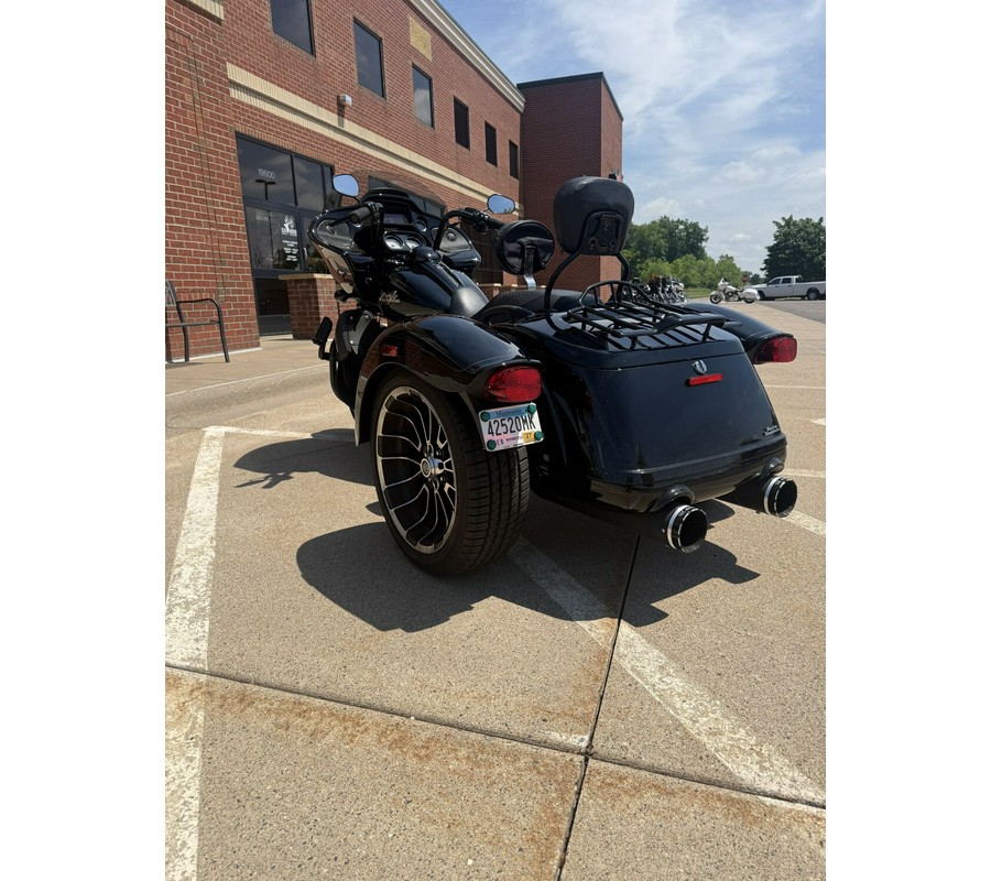2023 Harley-Davidson Road Glide 3 Vivid Black - Black Finish