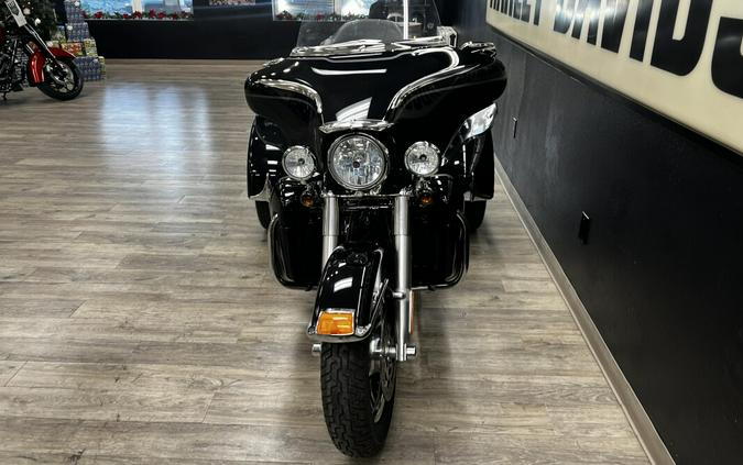 2010 Harley-Davidson® Tri Glide® Ultra Classic® Vivid Black