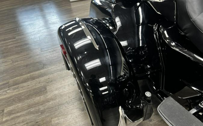 2010 Harley-Davidson® Tri Glide® Ultra Classic® Vivid Black