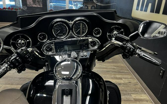 2010 Harley-Davidson® Tri Glide® Ultra Classic® Vivid Black