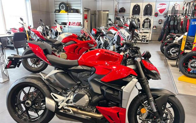 New 2025 Ducati STREETFIGHTER V2 DEMO