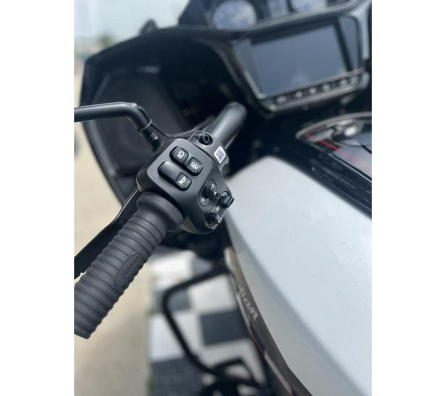2025 Indian Motorcycle® Challenger® Elite White Crystal