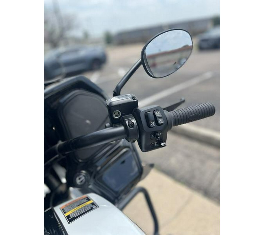 2025 Indian Motorcycle® Challenger® Elite White Crystal