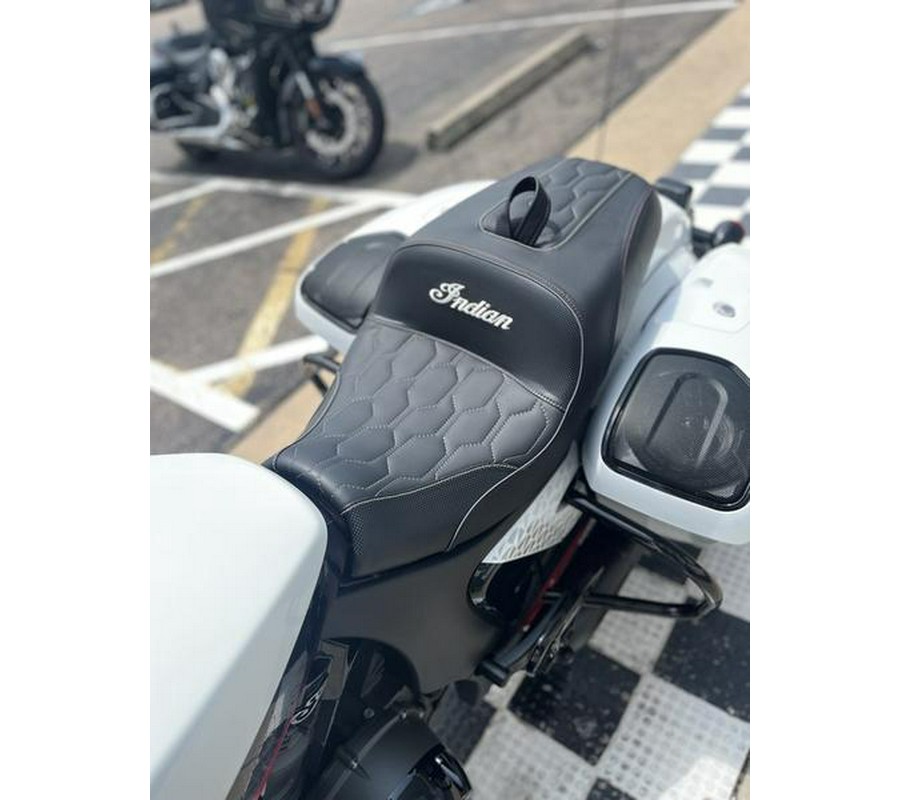 2025 Indian Motorcycle® Challenger® Elite White Crystal