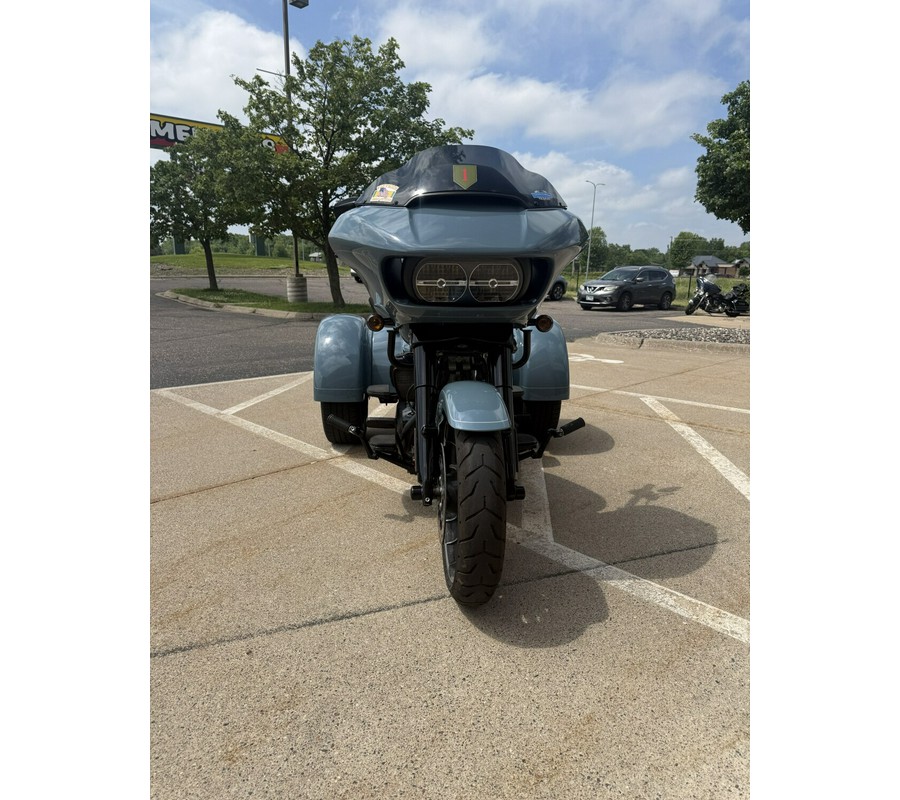 2024 Harley-Davidson Road Glide 3 Sharkskin Blue - Black Finish