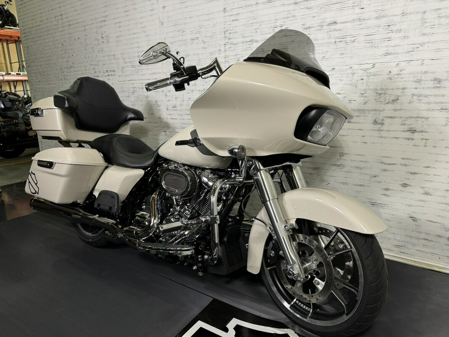 2022 Harley-Davidson Road Glide w/ Stage 2 engine, bars, and Tour Pack!