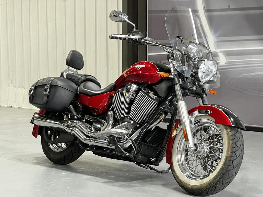 2014 Victory Motorcycles® Boardwalk™ Gloss Black Over Sunset Red Two-Tone