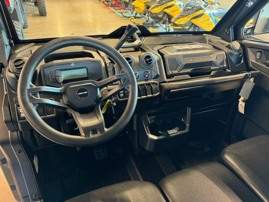 2024 Can-Am Defender DPS CAB HD9