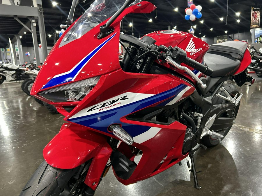 2026 Honda CBR650R E-CLUTCH