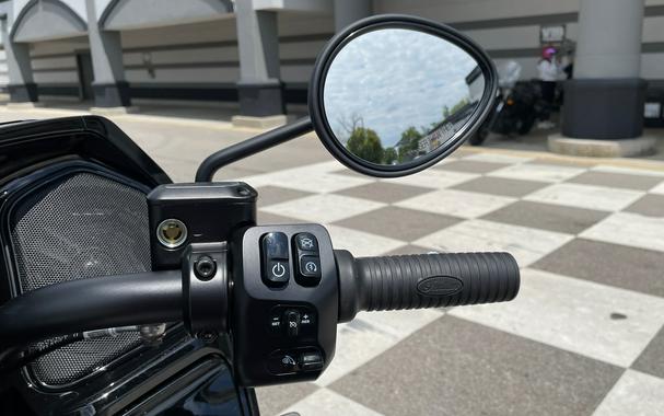 2024 Indian Motorcycle Challenger Dark Horse® with PowerBand Audio Package