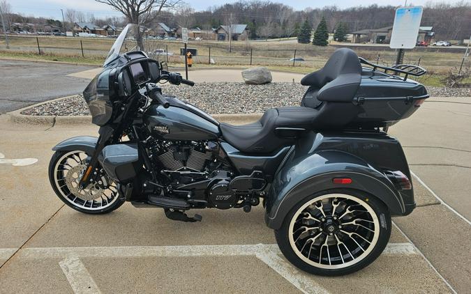 2026 Harley-Davidson Street Glide 3 Limited Iron Horse Metallic Chrome Trim