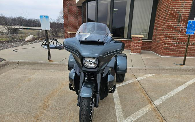 2026 Harley-Davidson Street Glide 3 Limited Iron Horse Metallic Chrome Trim