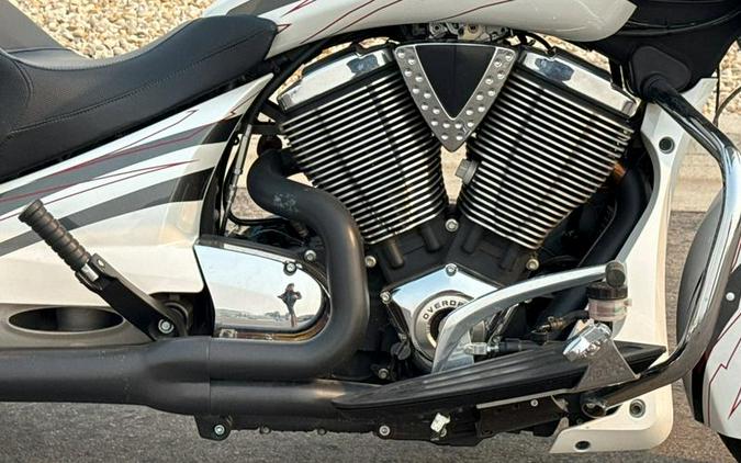 2017 Victory Motorcycles® MAGNUM X1,PRL WT/PLT OLY & EL RED PNSTP,49S