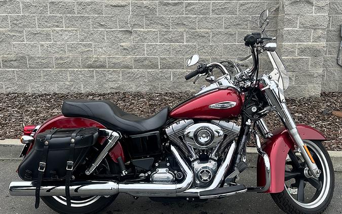 Harley-Davidson® Switchback™ 2016 FLD 325827A VELOCITY RED