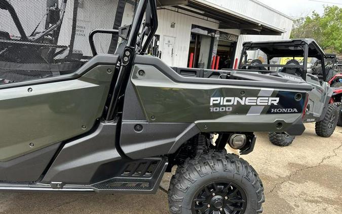 2024 Honda® Pioneer 1000-6 Deluxe Crew