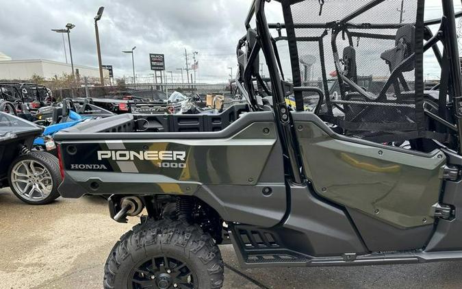 2024 Honda® Pioneer 1000-6 Deluxe Crew