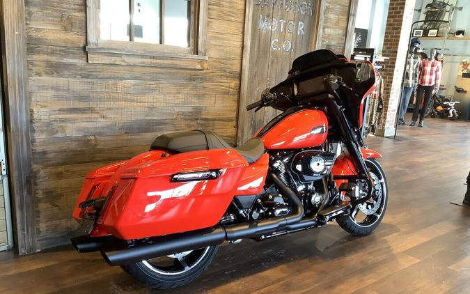 Harley-Davidson® Street Glide® 2026 FLHX Blood Orange Black Trim