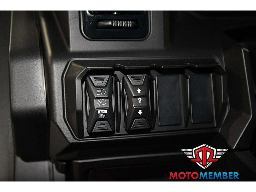2026 Can-Am Defender MAX XT CAB HD11