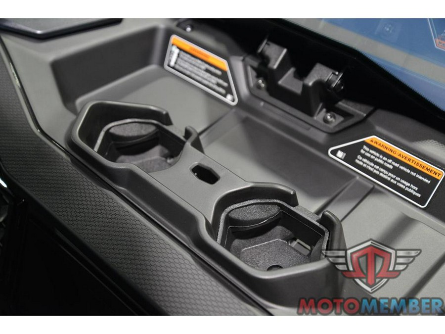 2026 Can-Am Defender MAX XT CAB HD11