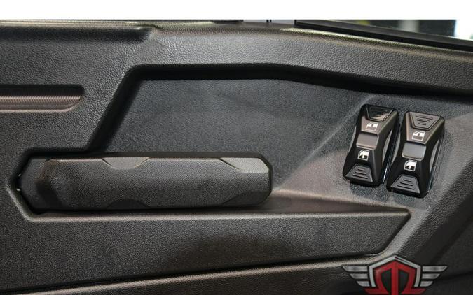 2026 Can-Am Defender MAX XT CAB HD11