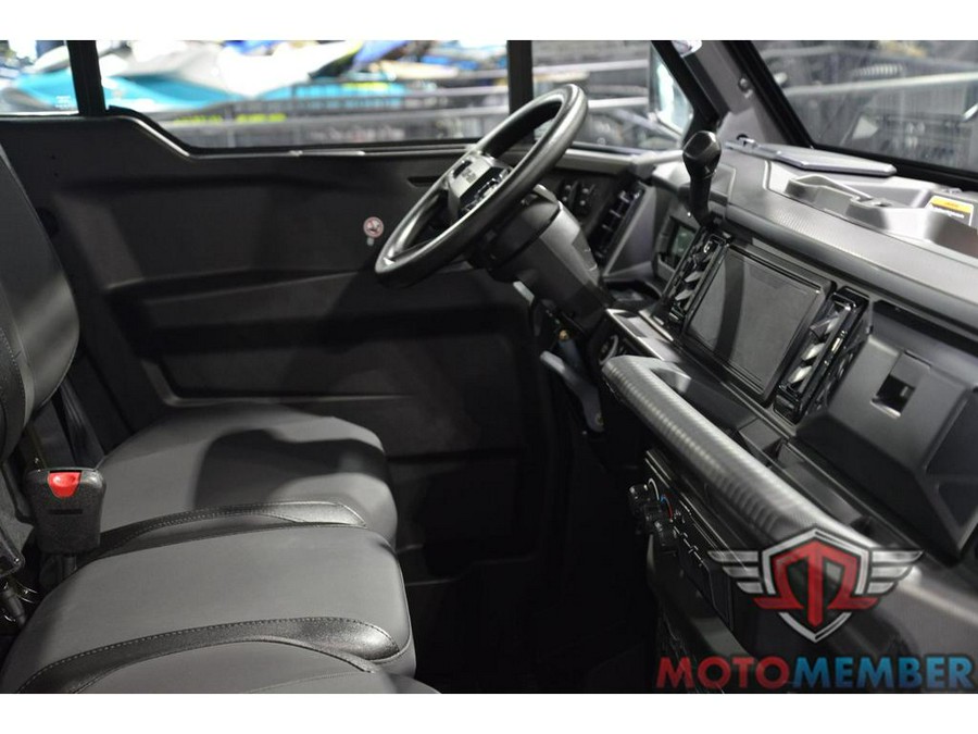 2026 Can-Am Defender MAX XT CAB HD11