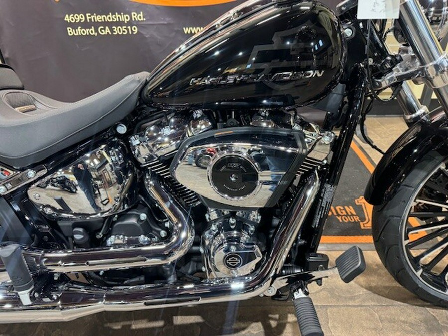 2026 Harley-Davidson® Breakout® Vivid Black - Chrome