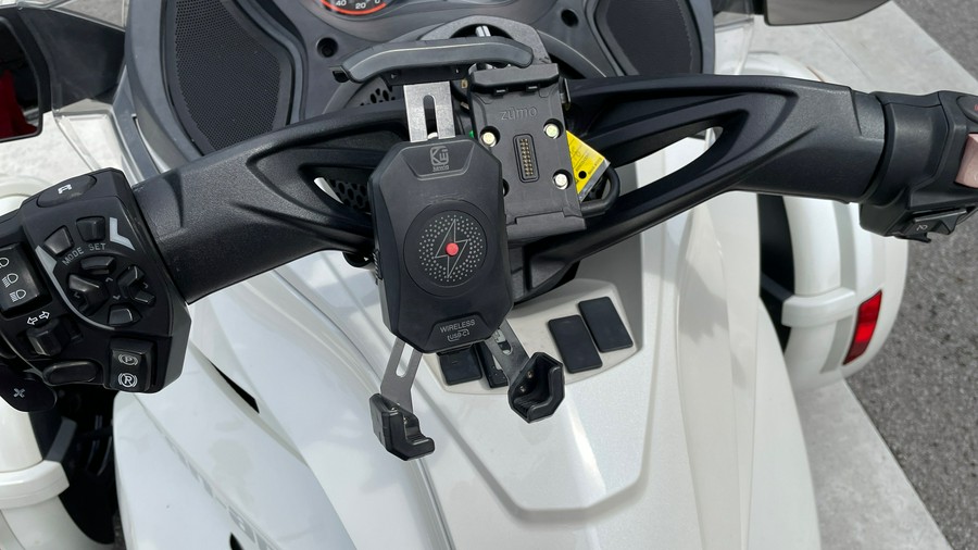 2015 Can-Am Spyder® ST Limited - SE5