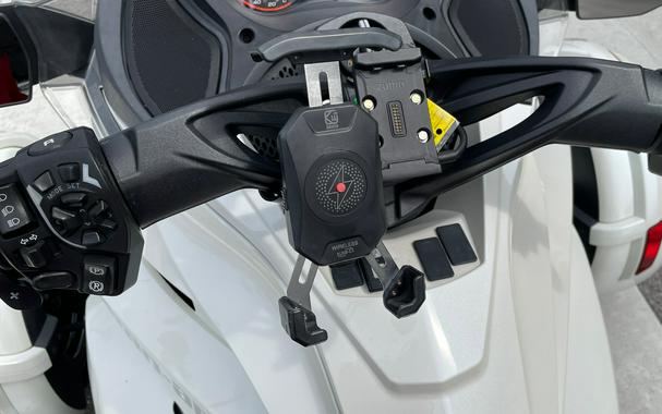 2015 Can-Am Spyder® ST Limited - SE5