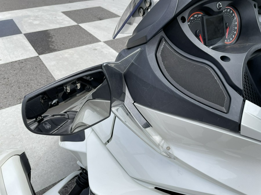 2015 Can-Am Spyder® ST Limited - SE5