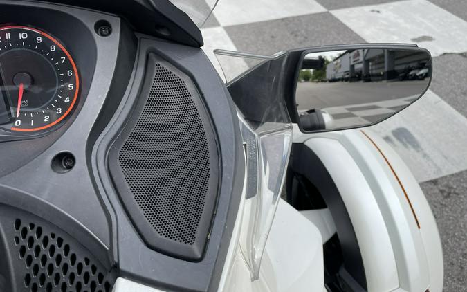 2015 Can-Am Spyder® ST Limited - SE5