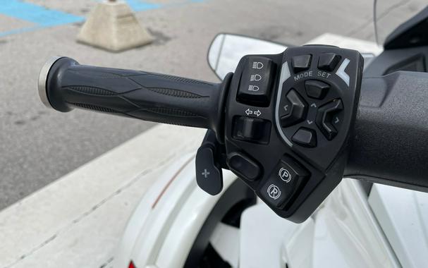2015 Can-Am Spyder® ST Limited - SE5